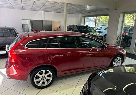 Volvo V60 Kombi Momentum *Navi*PDC*TüV 2026*