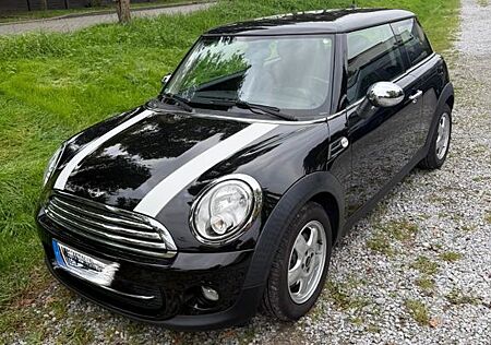 Mini Cooper TÜV bis 10/27 top gepflegt!