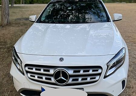 Mercedes-Benz GLA 250 4MATIC DCT -