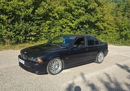 BMW 530i A -