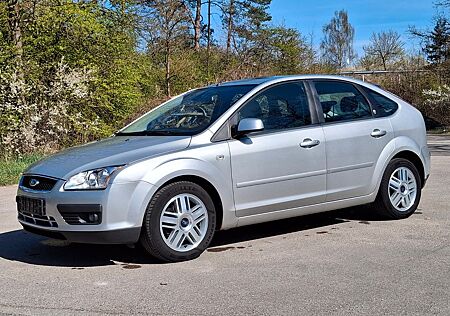 Ford Focus Lim. Ghia Klima Zahnriemen u. HU NEU!!!