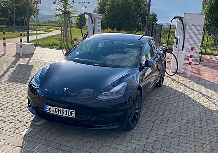 Tesla Model 3 Allradantrieb Dualmotor Performance
