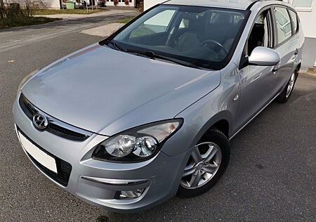 Hyundai i30 ++cw+Classic+Klima+AHK+Allwetter