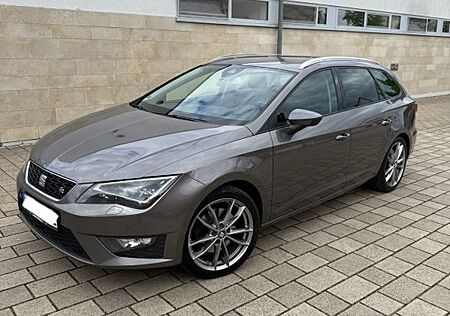 Seat Leon ST 2.0 TDI FR DSG LED SHZ AHK CarPlay Top