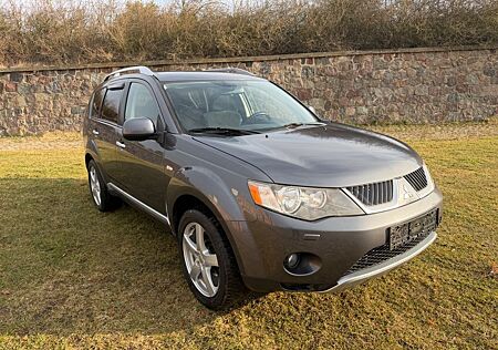 Mitsubishi Outlander 2.2 DI-D 4WD / Klima / 7 Sitze /Xenon