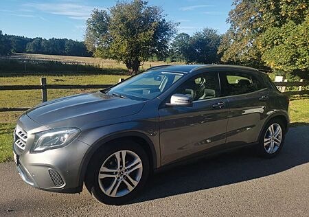 Mercedes-Benz GLA 220 d DCT -