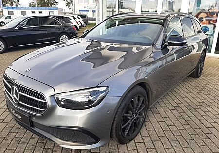 Mercedes-Benz E 300 de T-Modell de Avantgarde Burmester+MBUX