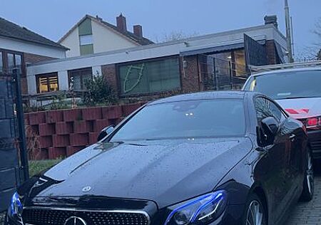 Mercedes-Benz E 300 Autom. Coupé