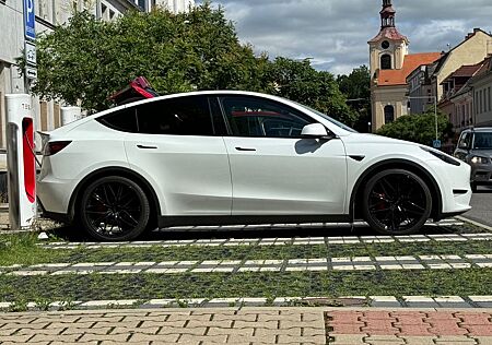 Tesla Model Y Performance Dual Motor AWD / AHK / SR/WR