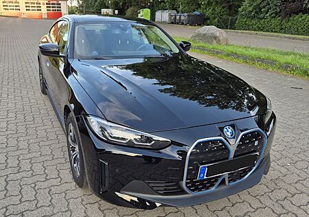 BMW i4 eDrive40 - ACC AHK HiFi 1.Hd Garantie Mst