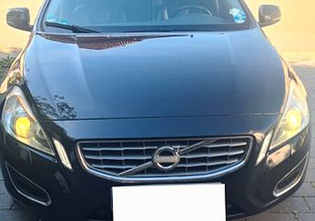 Volvo V60 D5 Momentum