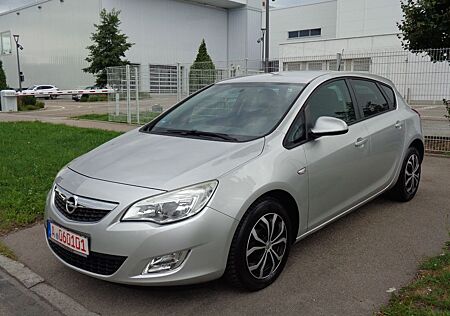 Opel Astra J 1.6 Design Edition - 1 Hand!
