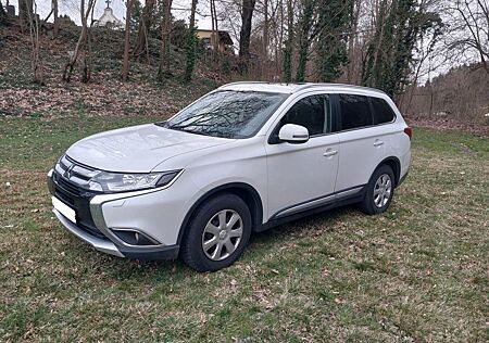 Mitsubishi Outlander 2.2 AT Ls 4AWD Autom. 7 Sitze AHK