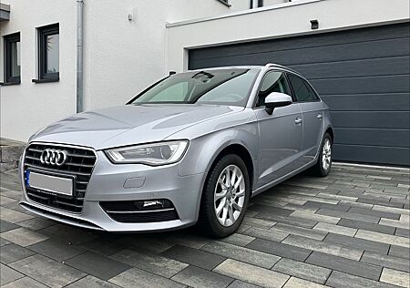Audi A3 1.6 TDI S tronic Ambiente Sportback ACC, Lane