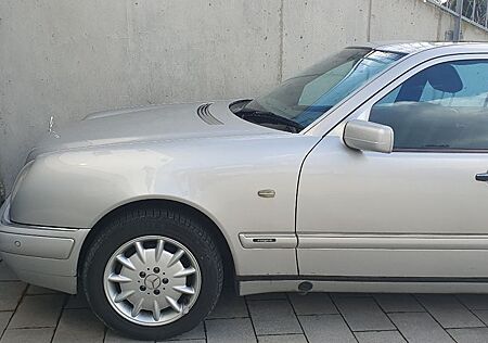 Mercedes-Benz E 320 4MATIC AVANTGARDE Avantgarde
