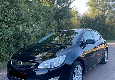 Opel Astra J Lim. 5-trg. Edition