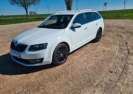 Skoda Octavia 1.6 TDI Combi Style *NAVI/GRA/PDC/SHZ*