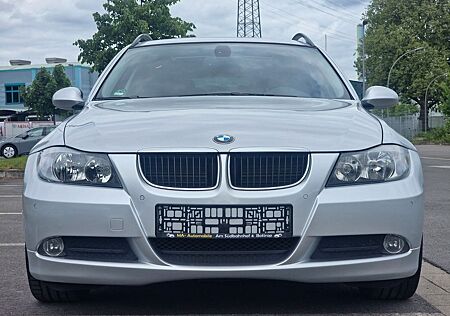 BMW 318i 3 Touring NAVI*PANORAMA*PDC*GARANTIE*