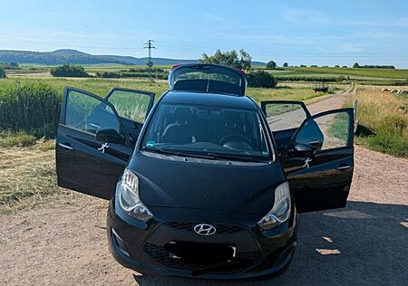 Hyundai ix20 1.4 CRDi Classic blue Classic/ Schwarz