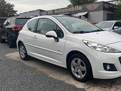 Peugeot 207 1.4 Forever,Klima,Navi,PDC,Panorama,Car-Play