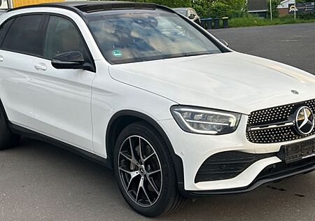 Mercedes-Benz GLC 300 d 4Matic Leder Kamera Navi AHK Panorama