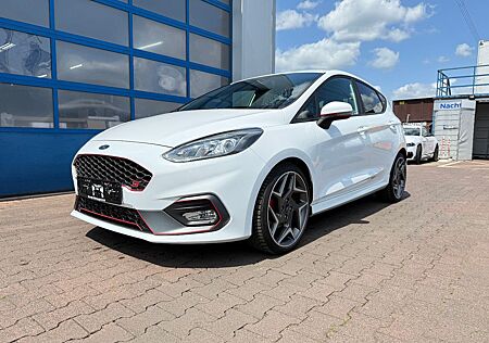 Ford Fiesta ST / Bang & Olufsen
