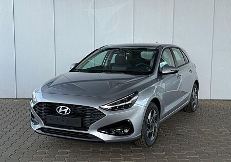 Hyundai i30 GO 1.5 DPI / Sitz + Lenkradh./ LED Navi T...