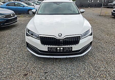 Skoda Superb Combi Scout 4x4 KAMERA,XENON,NAVI,,,,,