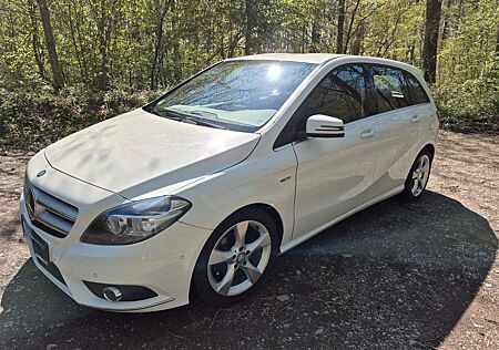 Mercedes-Benz B 180