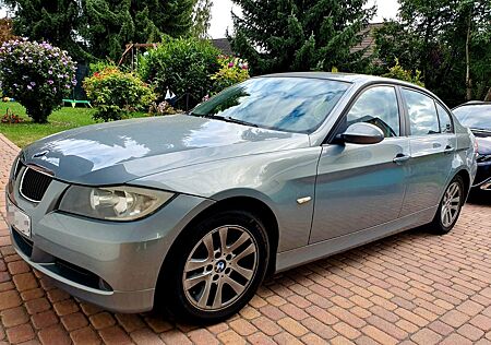 BMW 318i - Automatik, Allwetterreifen, Schiebedach