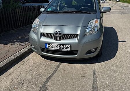 Toyota Yaris 1,33-l-Dual-VVT-i Executive *NAVIGATION*