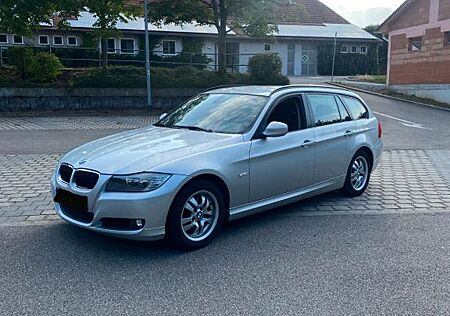 BMW 318d Touring -Scheckheft