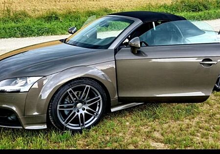Audi TT Roadster 2.0 TFSI S tronic quattro - Cabrio