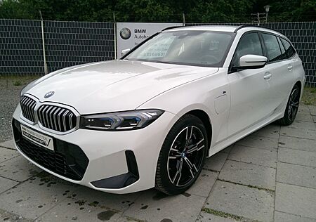 BMW 330 e Touring M Sport eAHK Head-Up Driving-Assis