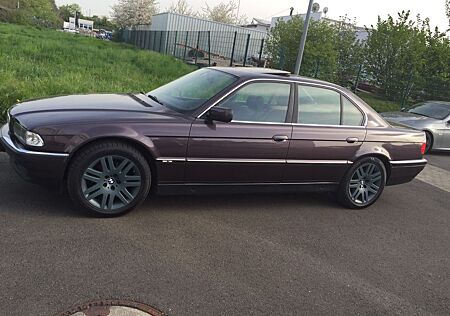 BMW 728i A -