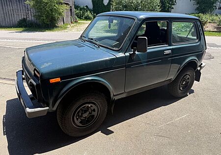 Lada Niva 1.7i Allrad, AHK, Servo, TÜV 12/2027