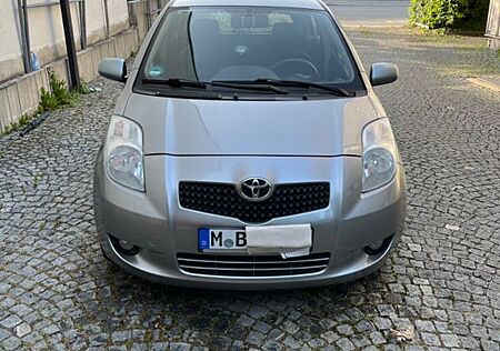 Toyota Yaris 1,3-l-VVT-i Team in top Zustand