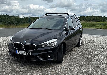 BMW 2er 218d Automatik 7 Sitzer Navi 8 fach bereift