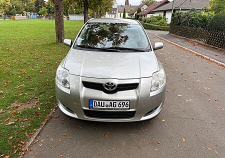 Toyota Auris 1.4 -
