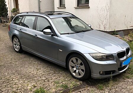 BMW 320i Touring -