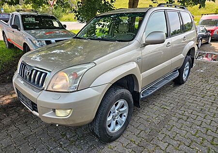 Toyota Land Cruiser 3.0 D-4D Navi Leder 8 Sitzer