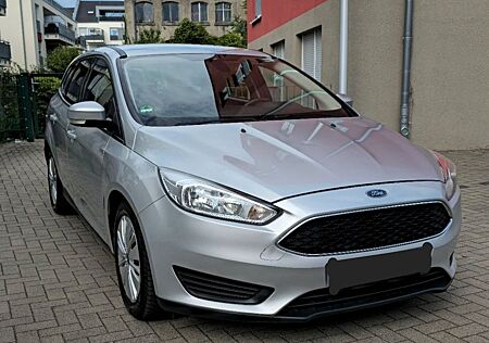 Ford Focus 1.5 top zustand Navigation Freisprechanla