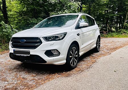 Ford Kuga 1,5 EcoBoost 4x4 ST-Line Autom/Pano/Kamera