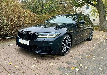 BMW 530d xDrive Touring M Sport Nappa Pano AHK Laser