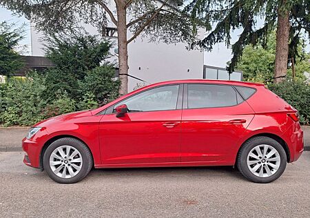 Seat Leon 1.6 TDI 85kW Style DSG Style in Desire Rot