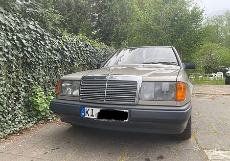 Mercedes-Benz 200 Diesel, Limousine, Automatik, H Kennzeichen