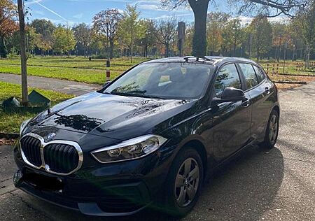 BMW 118i Advantage, CarPlay, Automatik. Top Zustand!