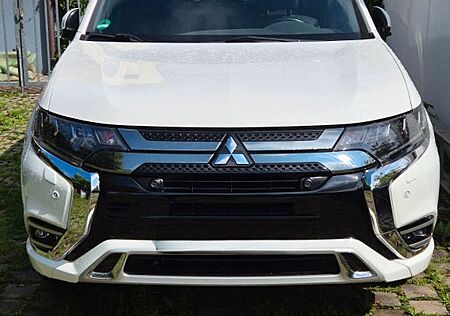 Mitsubishi Outlander 2.4 MIVEC PLUG-IN HYBRID 4WD Top Top