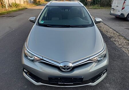 Toyota Auris Touring Sports Edition-S+ R. Kamera