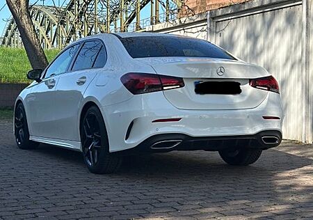 Mercedes-Benz A 180 180D Lim.*AMG LINE*LED*WIDESCREEN*MBUX*R-KAM*